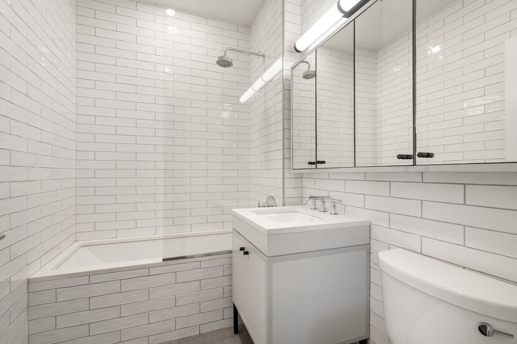 184 Kent Avenue, Unit B506 photo 8