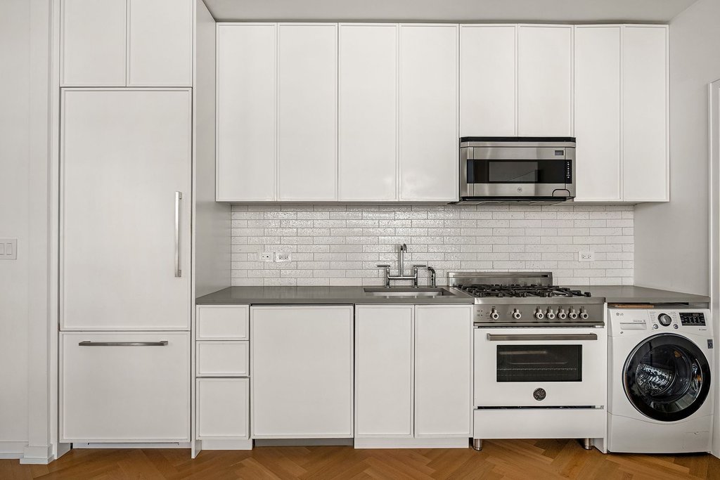 184 Kent Avenue, Unit B506 photo 5