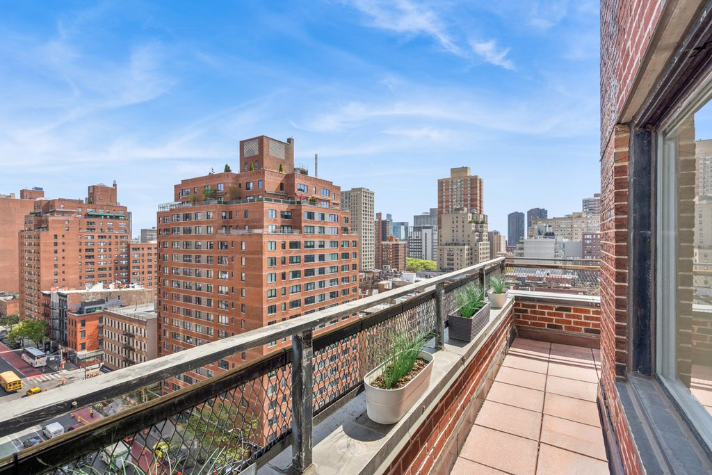 330 Third Avenue, Unit 16C