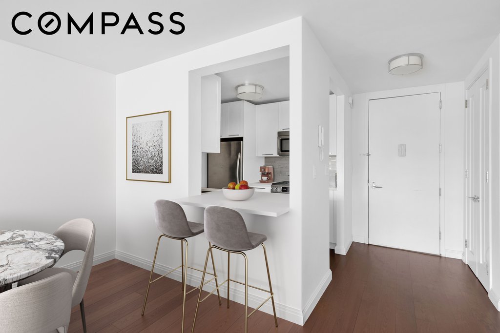 200 East 94th Street, Unit 1412 photo 3