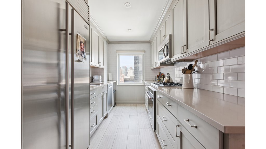 425 East 58th Street, Unit 17H photo 4