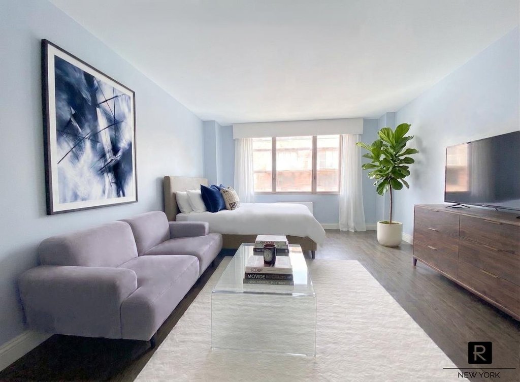350 West 50th Street, Unit 4RR