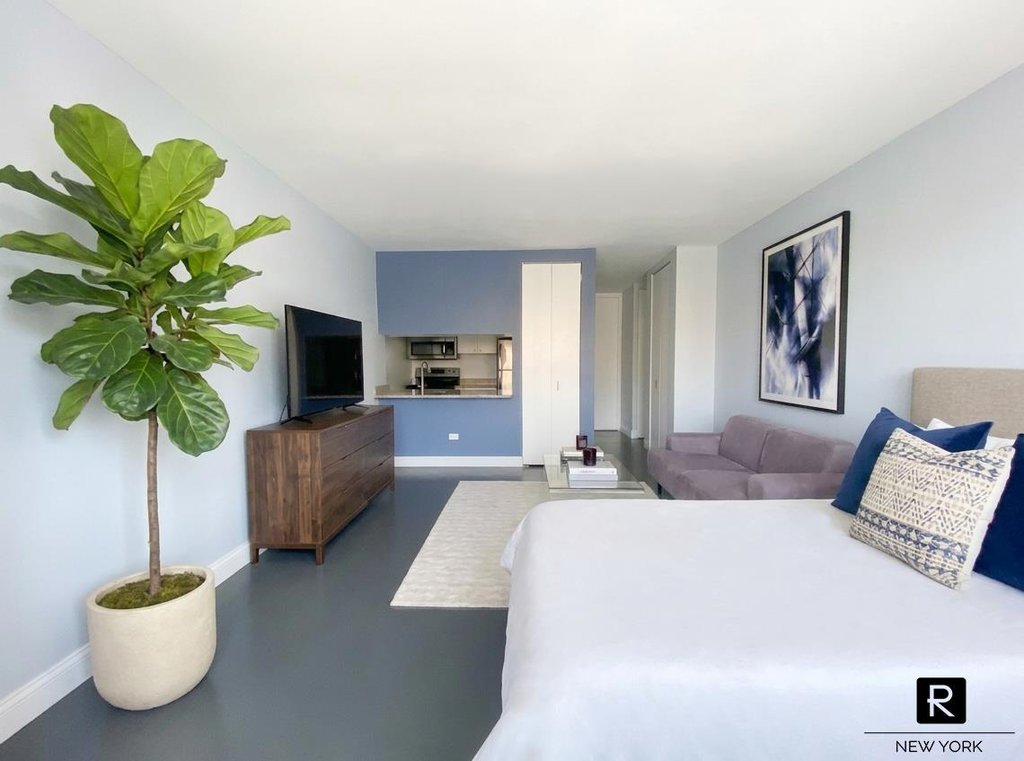 350 West 50th Street, Unit 4RR photo 2