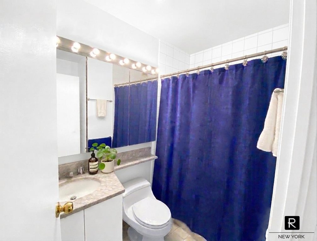 350 West 50th Street, Unit 4RR photo 4