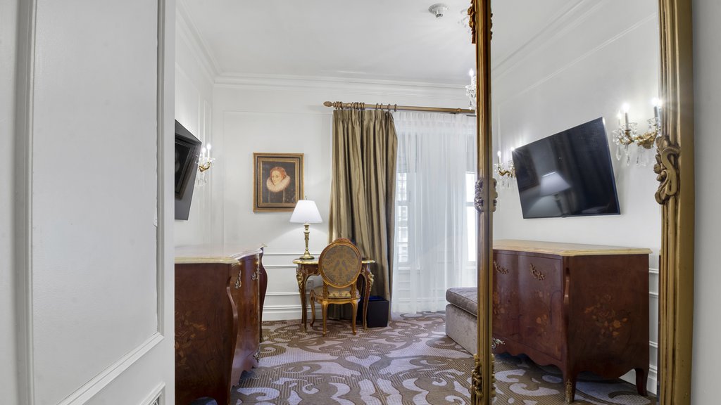 1 Central Park South, Unit 1437 photo 8
