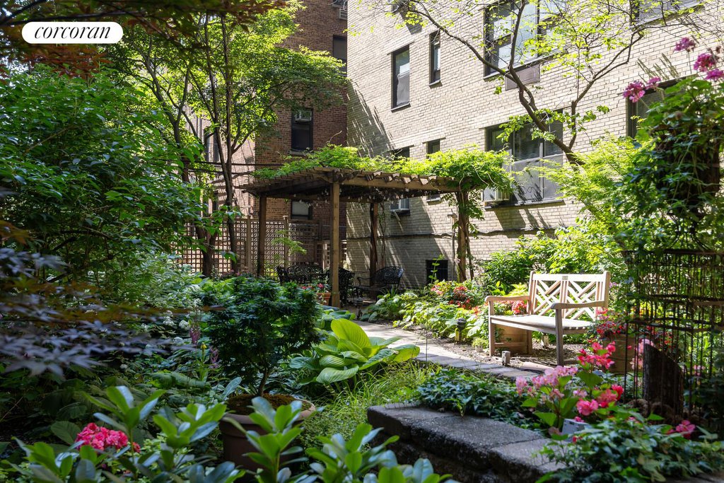 424 East 52nd Street, Unit 2D photo 12