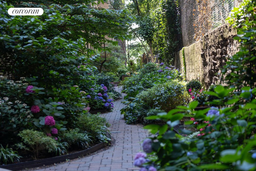 424 East 52nd Street, Unit 2D photo 13
