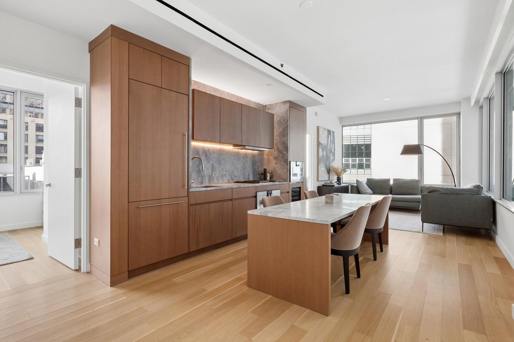 611 West 56th Street, Unit 5E photo 2