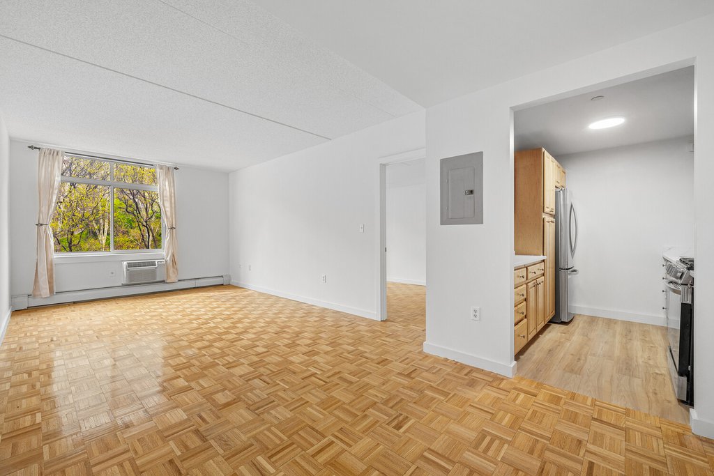 130 Bradhurst Avenue, Unit 502 photo 2