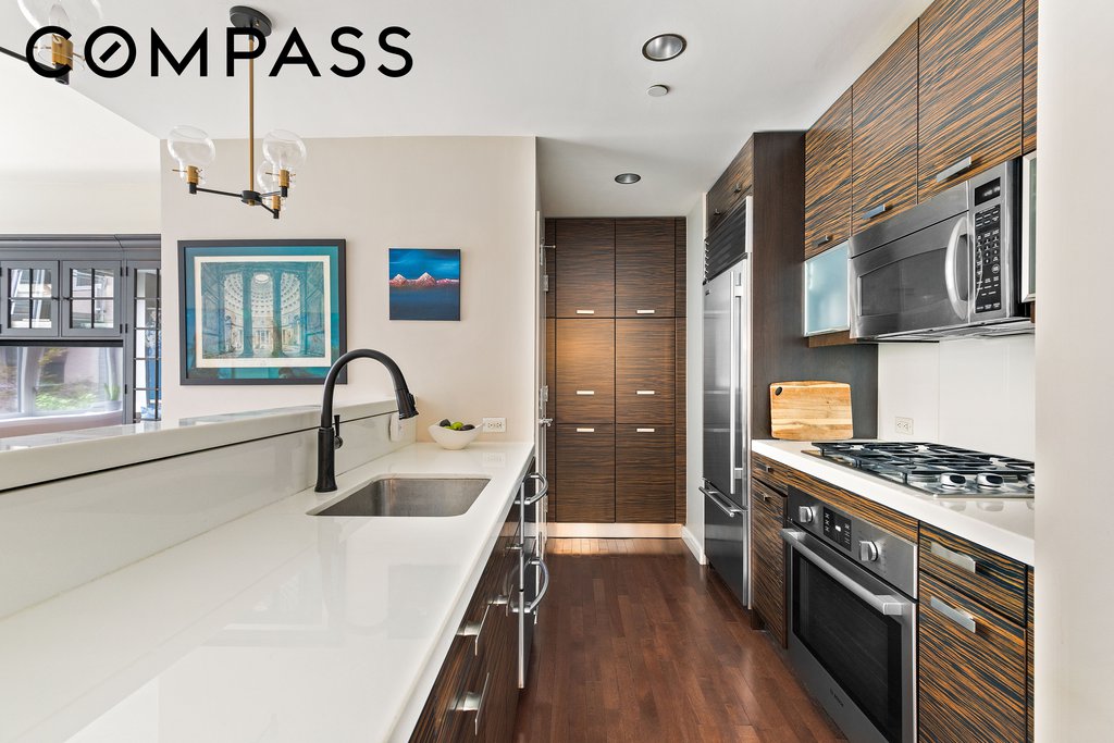 225 East 34th Street, Unit 3K photo 4