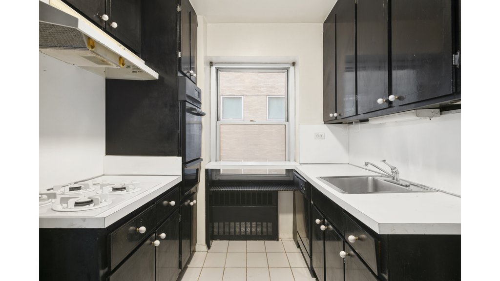 118 East 60th Street, Unit 8H photo 4