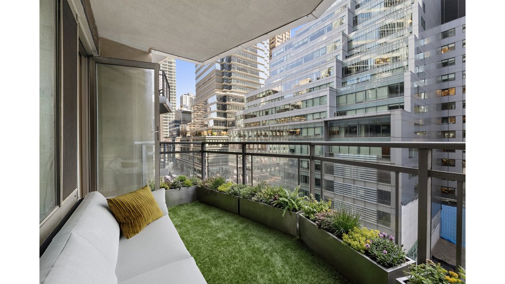 118 East 60th Street, Unit 8H photo 5