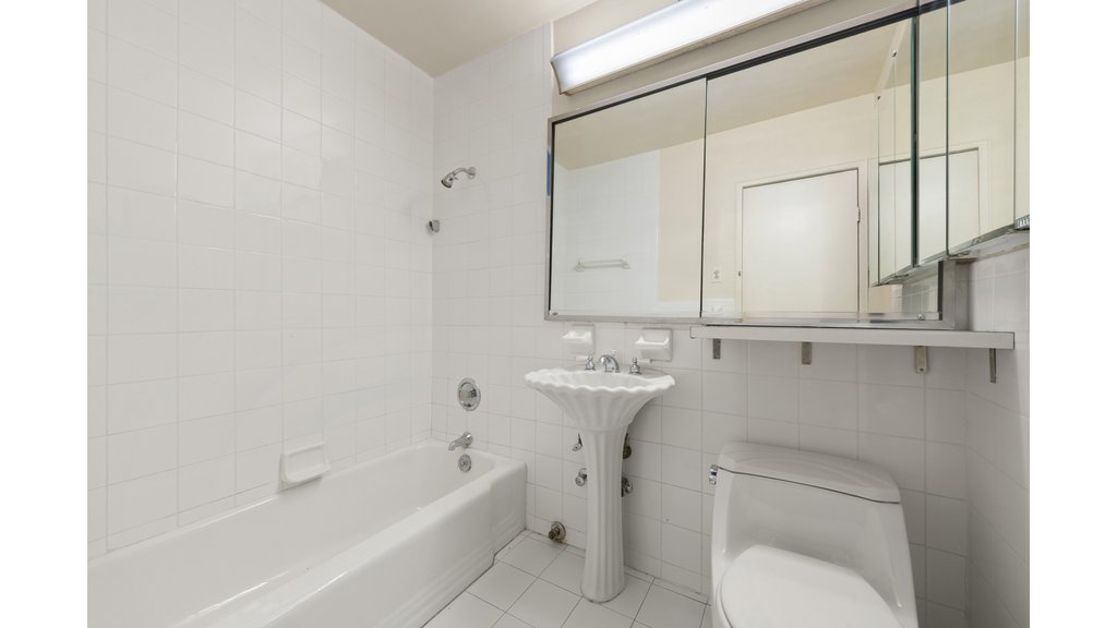 118 East 60th Street, Unit 8H photo 8