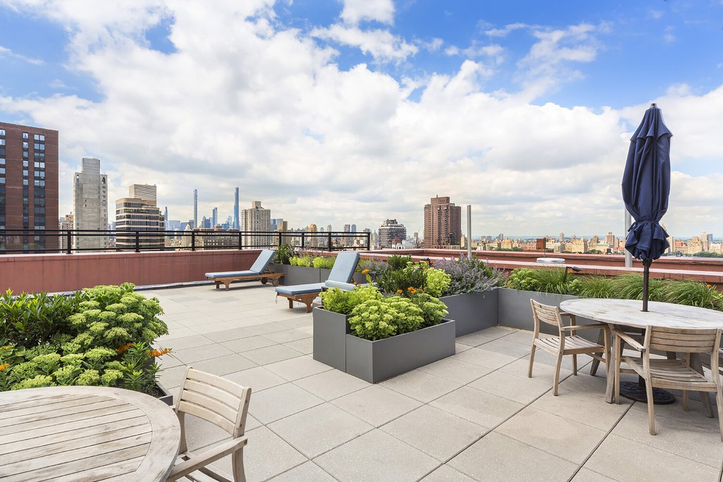 200 East 94th Street, Unit 612 photo 9