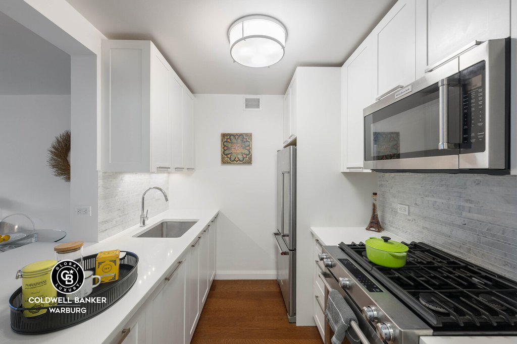 200 East 94th Street, Unit 612 photo 5