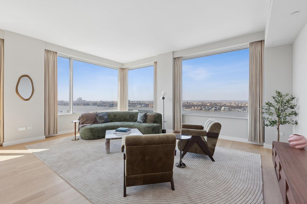 611 West 56th Street, Unit PH2 photo 2