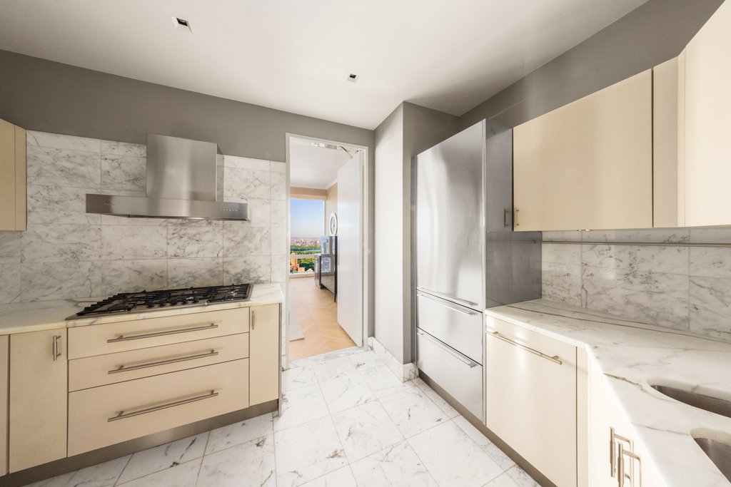 80 Columbus Circle, Unit 72A photo 7