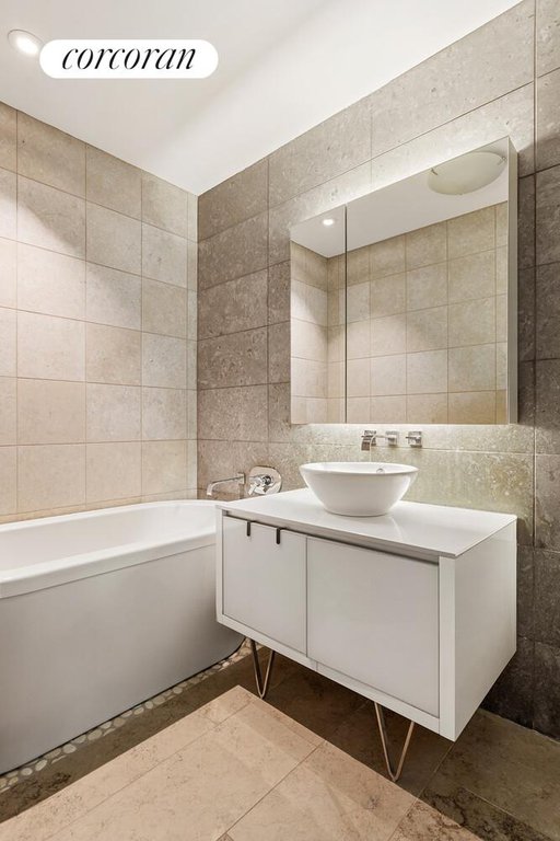 247 West 46th Street, Unit 2501 photo 4