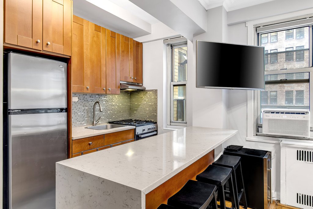 220 Madison Avenue, Unit 4D photo 2