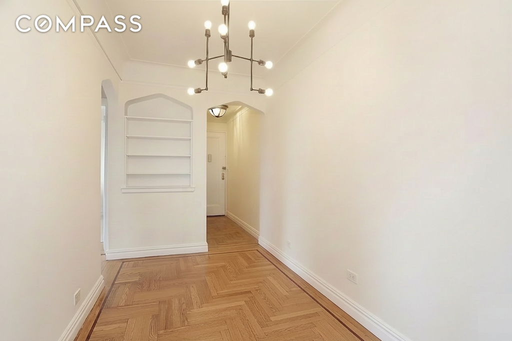 250 Cabrini Boulevard, Unit 9E photo 7