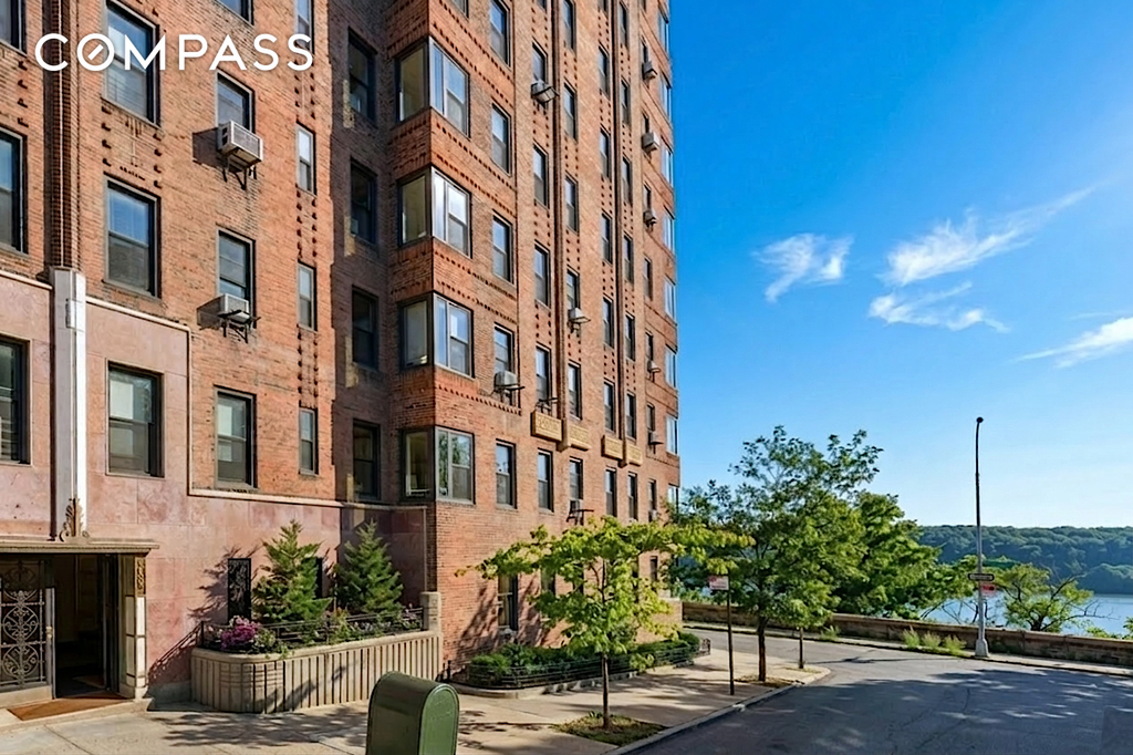 250 Cabrini Boulevard, Unit 9E photo 12