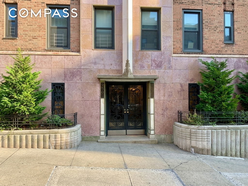 250 Cabrini Boulevard, Unit 9E photo 13