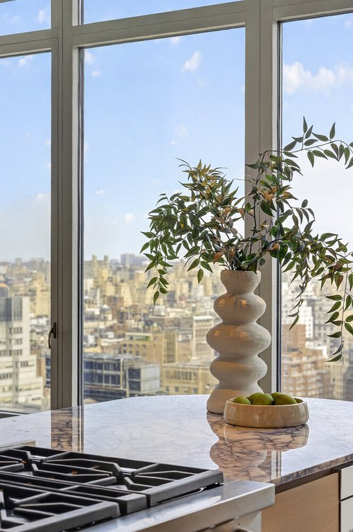 207 East 57th Street, Unit 29A photo 3
