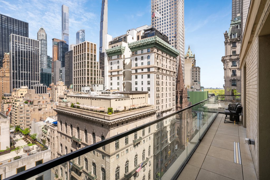 685 Fifth Avenue, Unit A17