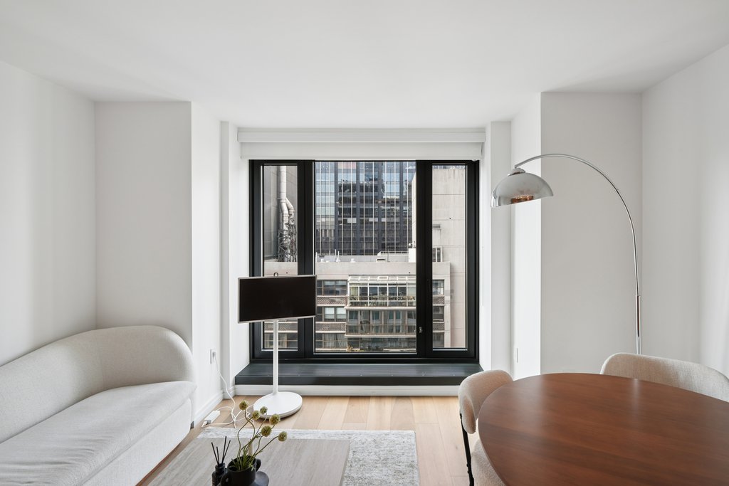 111 West 56th Street, Unit 34E photo 2