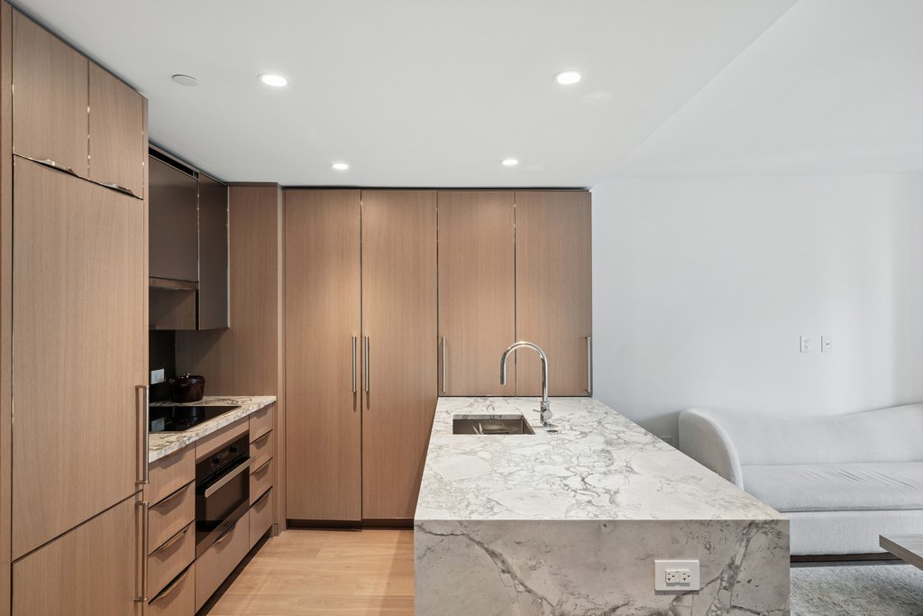 111 West 56th Street, Unit 34E photo 4