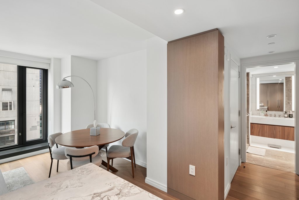 111 West 56th Street, Unit 34E photo 5
