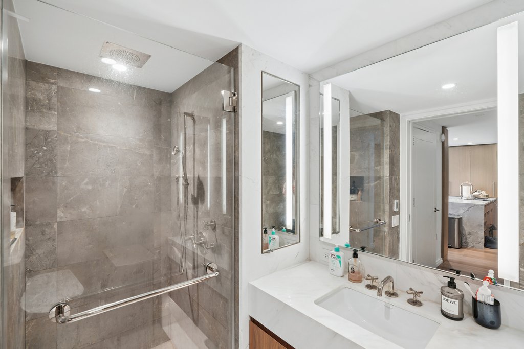111 West 56th Street, Unit 34E photo 9