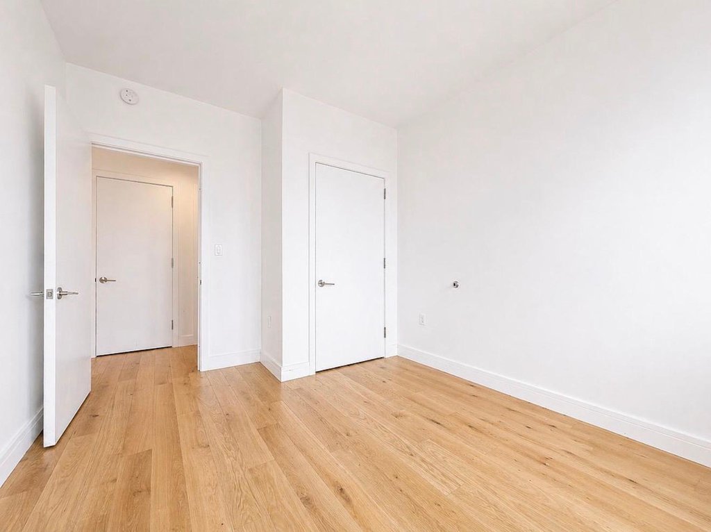 24-16 Queens Plaza South, Unit 16B photo 9