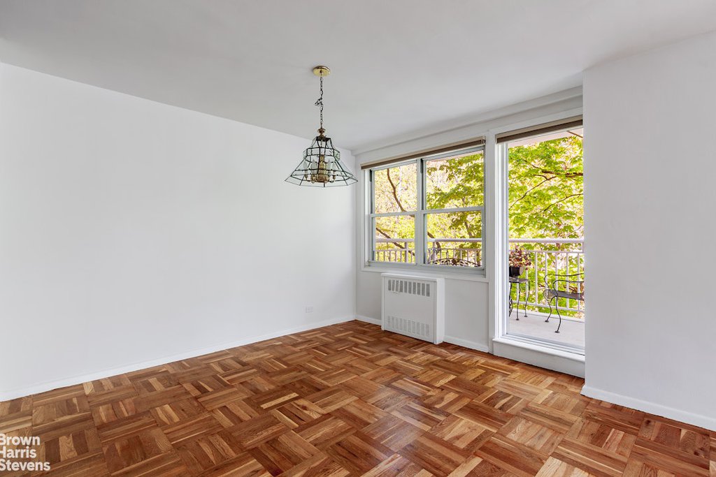 3935 Blackstone Avenue, Unit 3C photo 2
