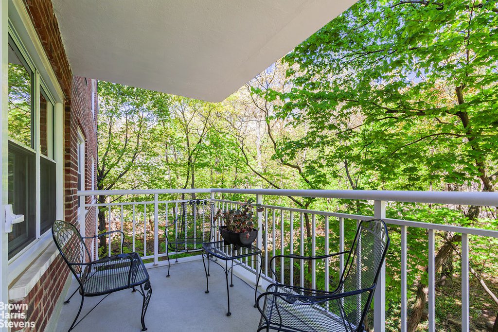 3935 Blackstone Avenue, Unit 3C photo 3