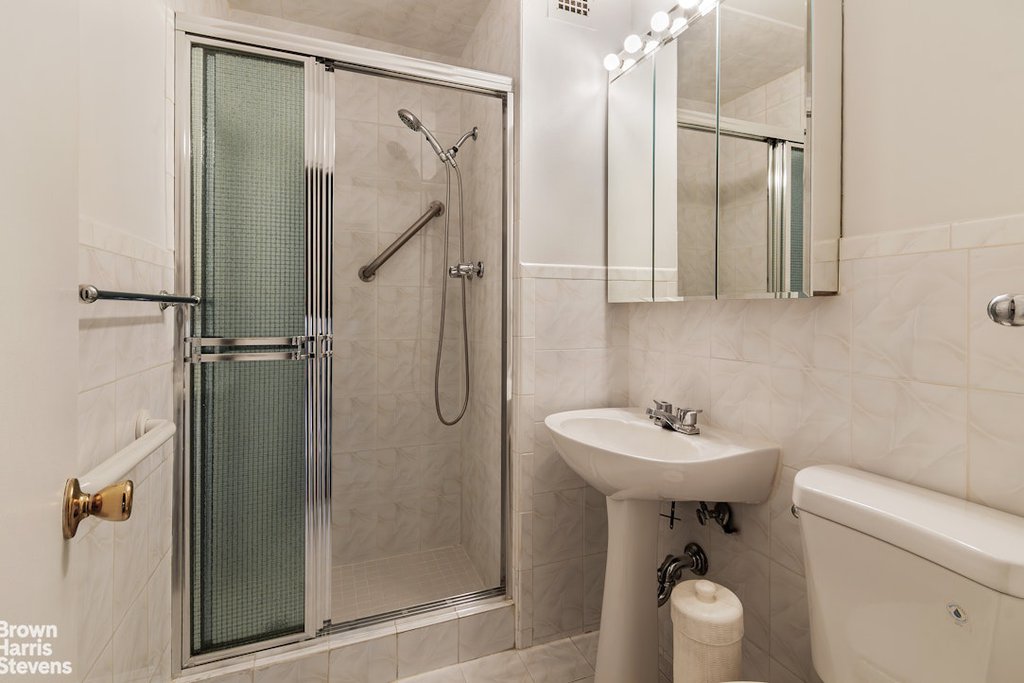 3935 Blackstone Avenue, Unit 3C photo 7