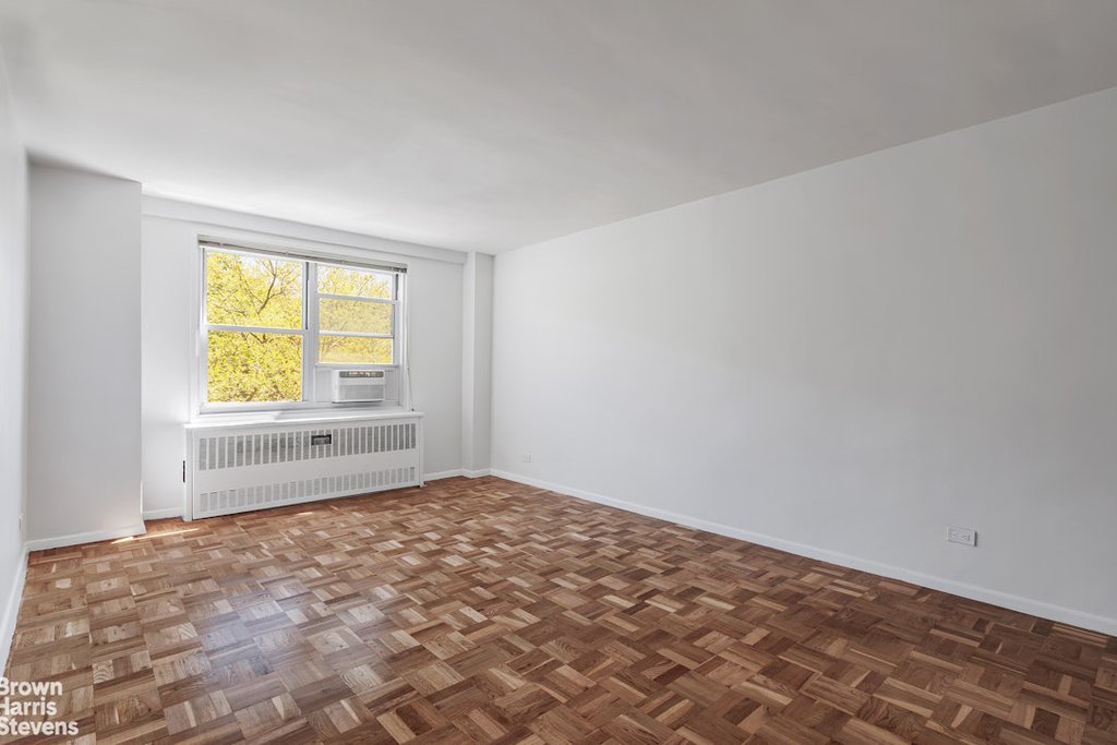 3935 Blackstone Avenue, Unit 3C photo 8