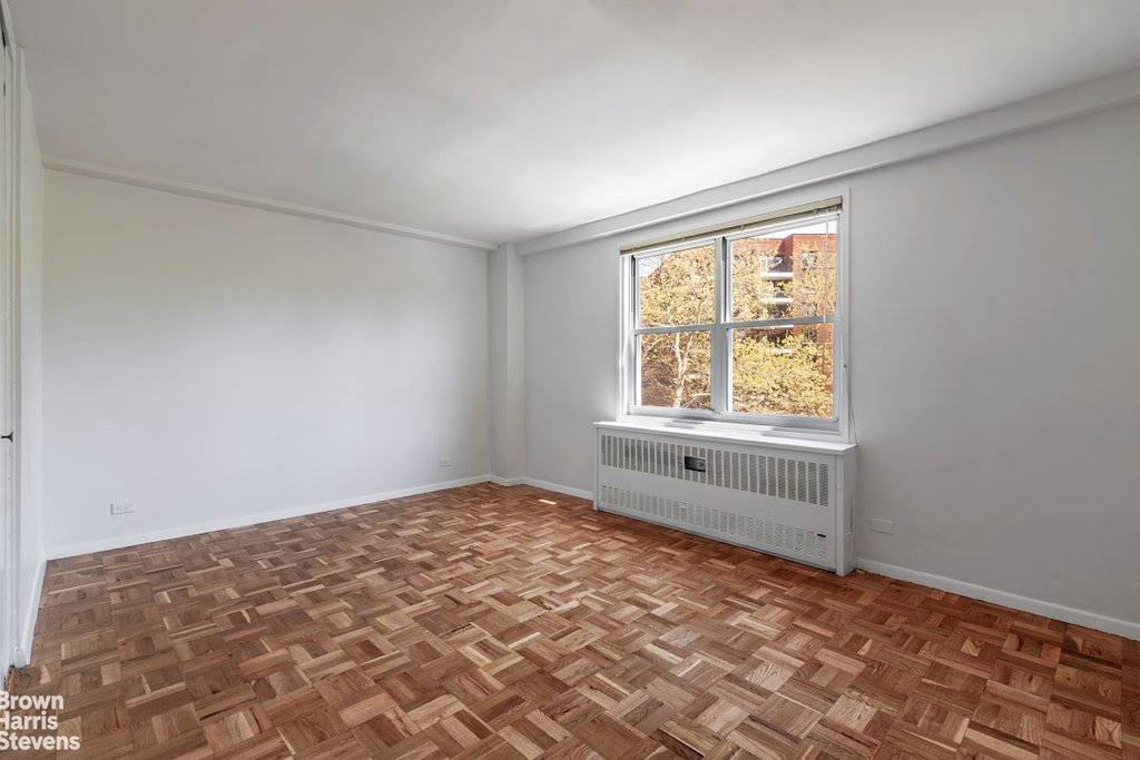 3935 Blackstone Avenue, Unit 3C photo 10