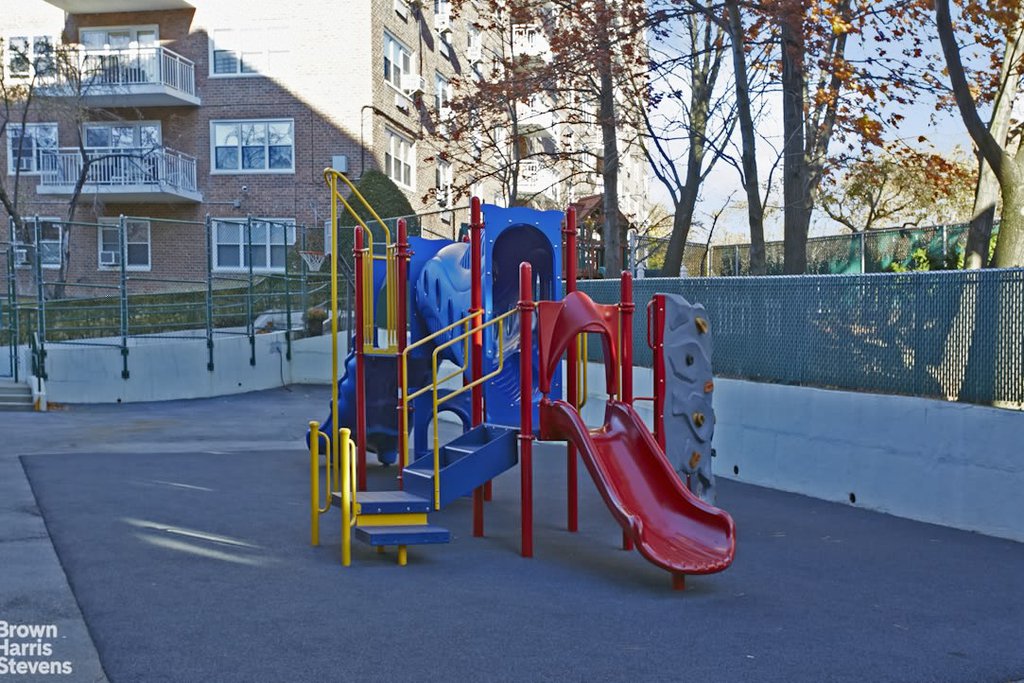 3935 Blackstone Avenue, Unit 3C photo 18