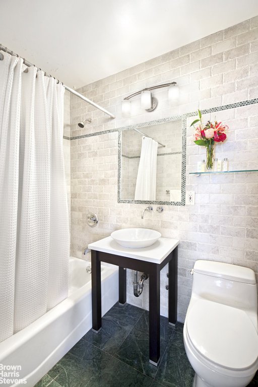 251 East 32nd Street, Unit 12F photo 8