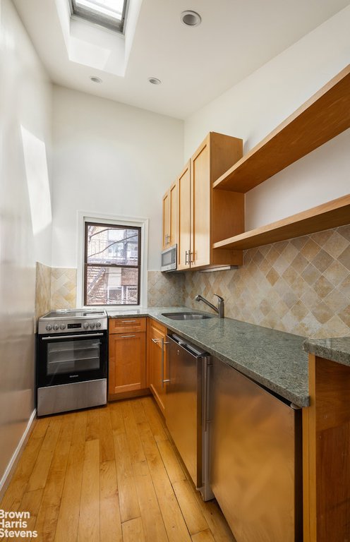 309 West 20th Street, Unit 4R photo 2