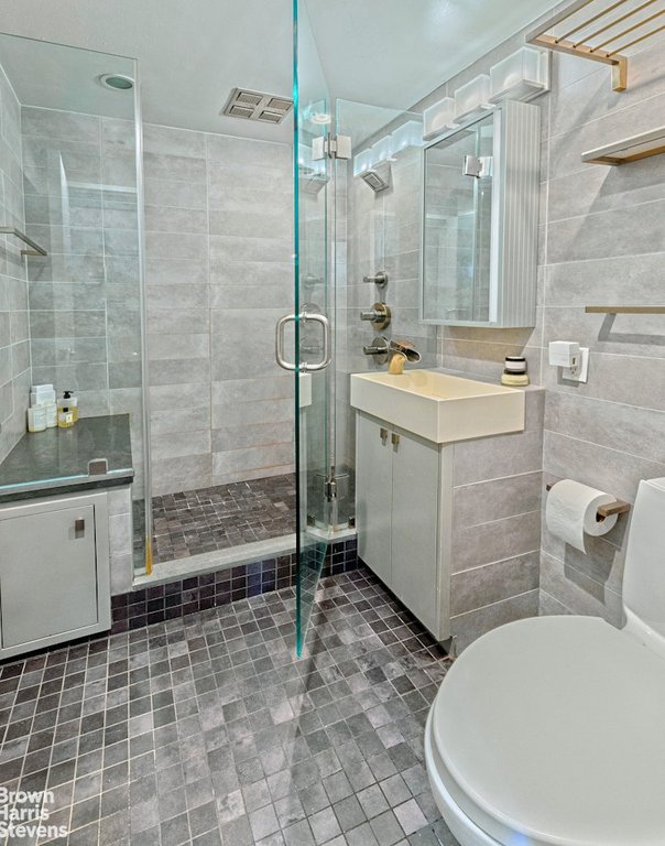 245 East 24th Street, Unit 9C photo 7