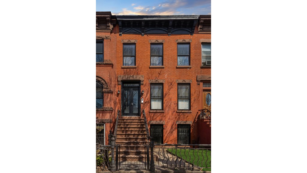 607 Halsey Street