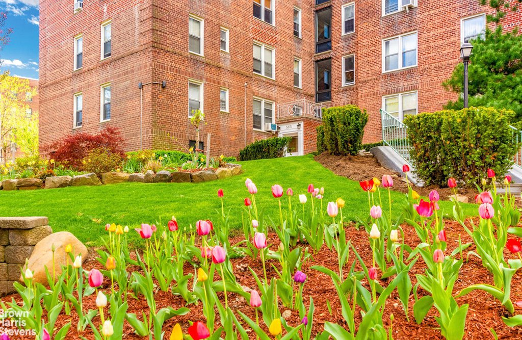 5645 Netherland Avenue, Unit 6E photo 3