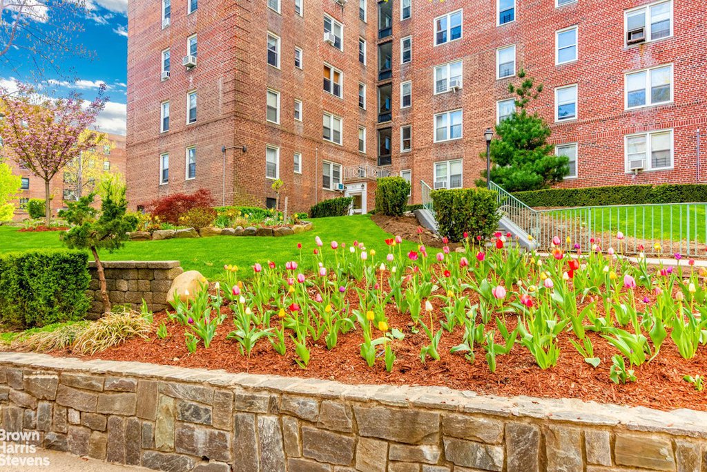 5645 Netherland Avenue, Unit 6E photo 4