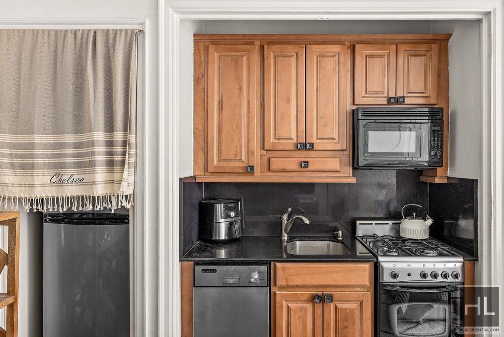 457 West 57th Street, Unit 412 photo 4