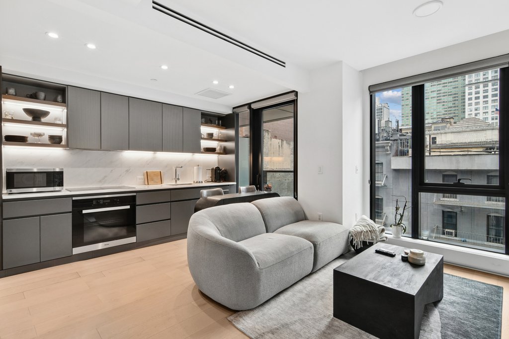 300 West 30th Street, Unit 4B
