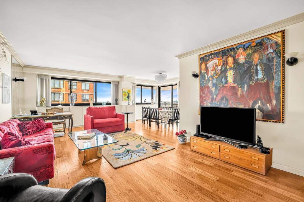 1725 York Avenue, Unit 32C photo 4