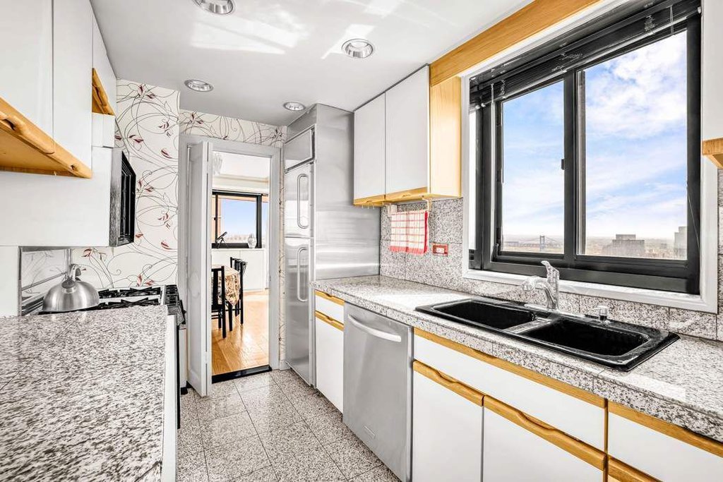 1725 York Avenue, Unit 32C photo 8