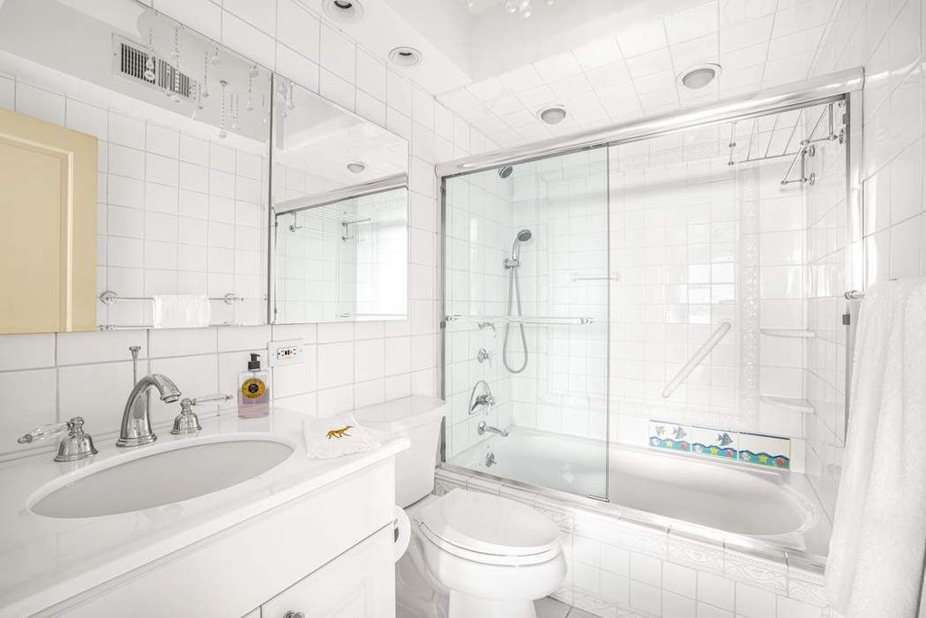 1725 York Avenue, Unit 32C photo 10
